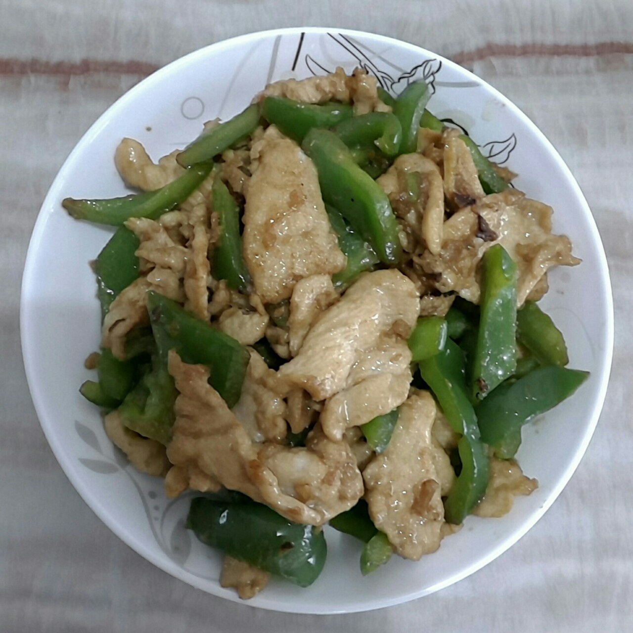 晴空依旧々做的把鸡肉炒的嫩嫩的:青椒溜鸡片