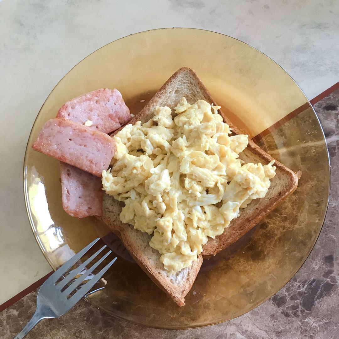 滑蛋吐司的做法