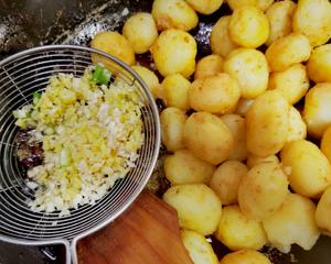 重庆麻辣小土豆的做法 步骤5