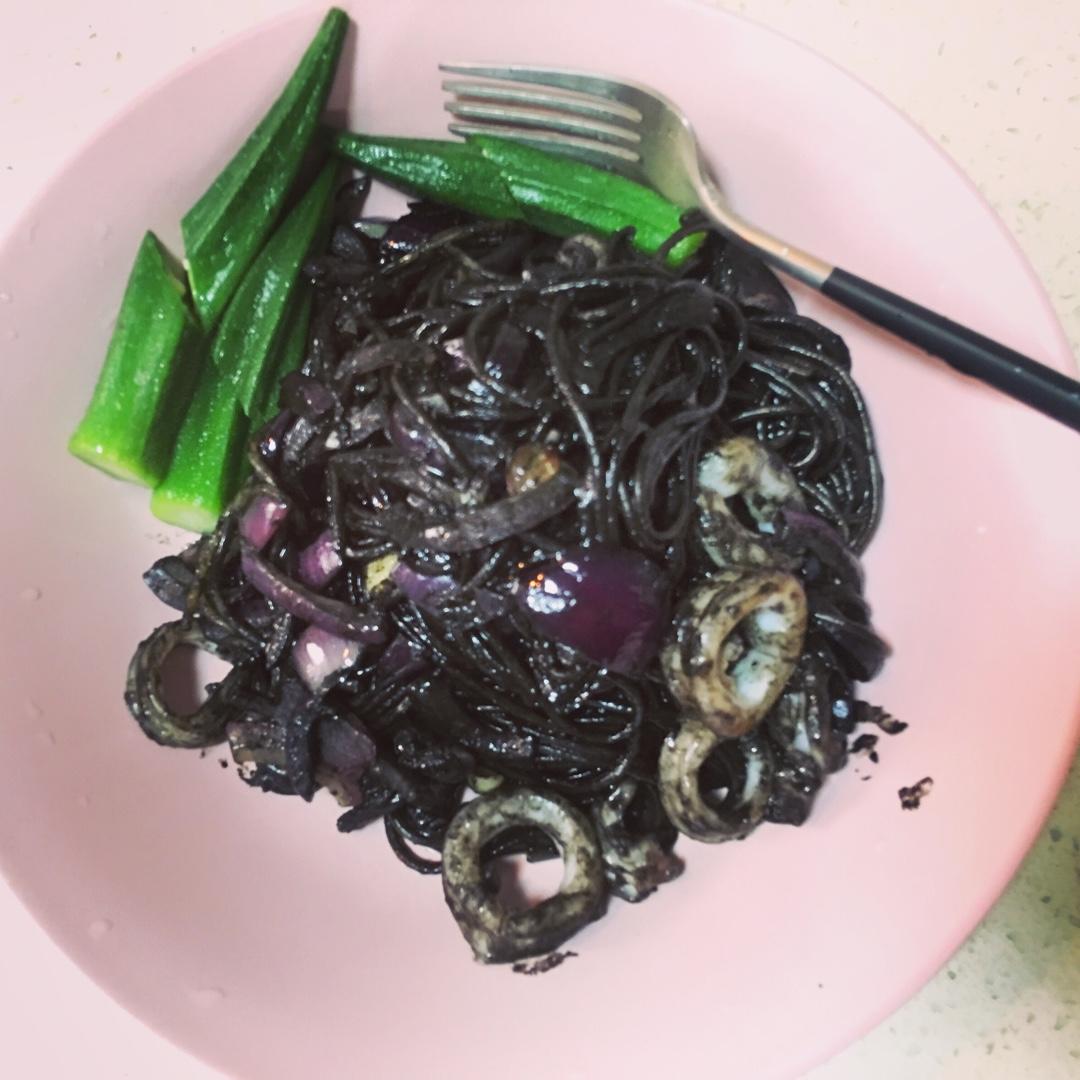 墨鱼汁意大利面