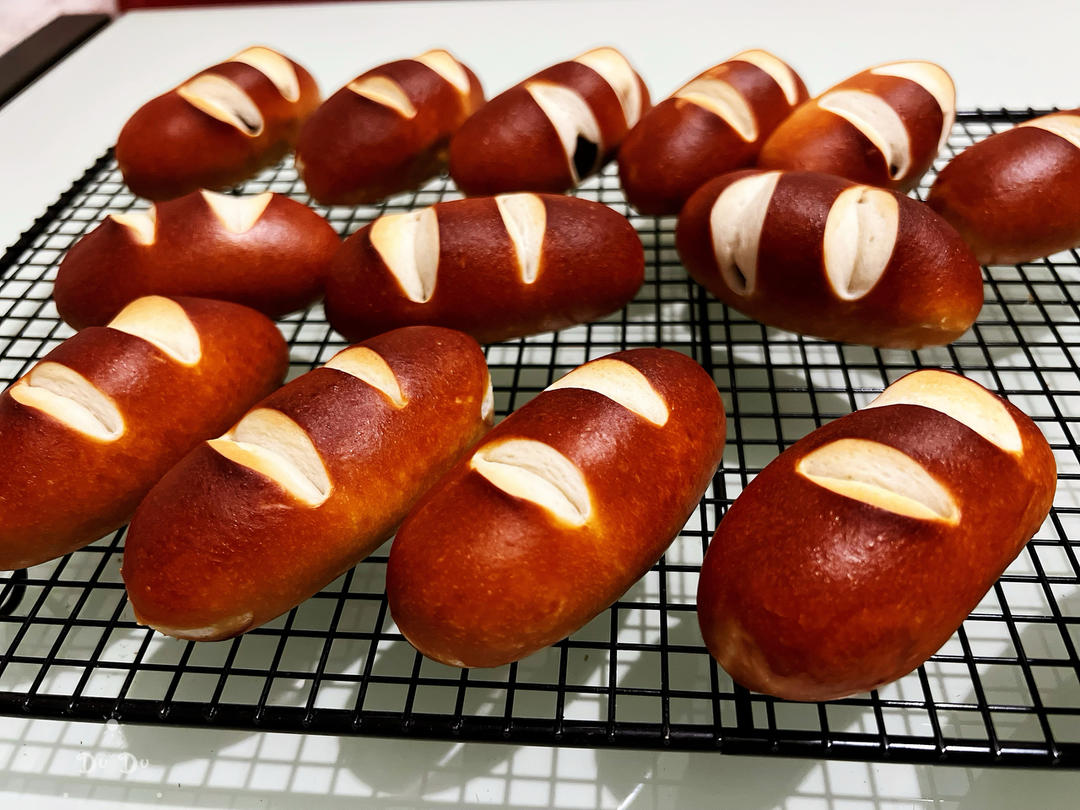 #烤100个面包# 🍞010 明星店的「碱水小丸子&小肉丸」