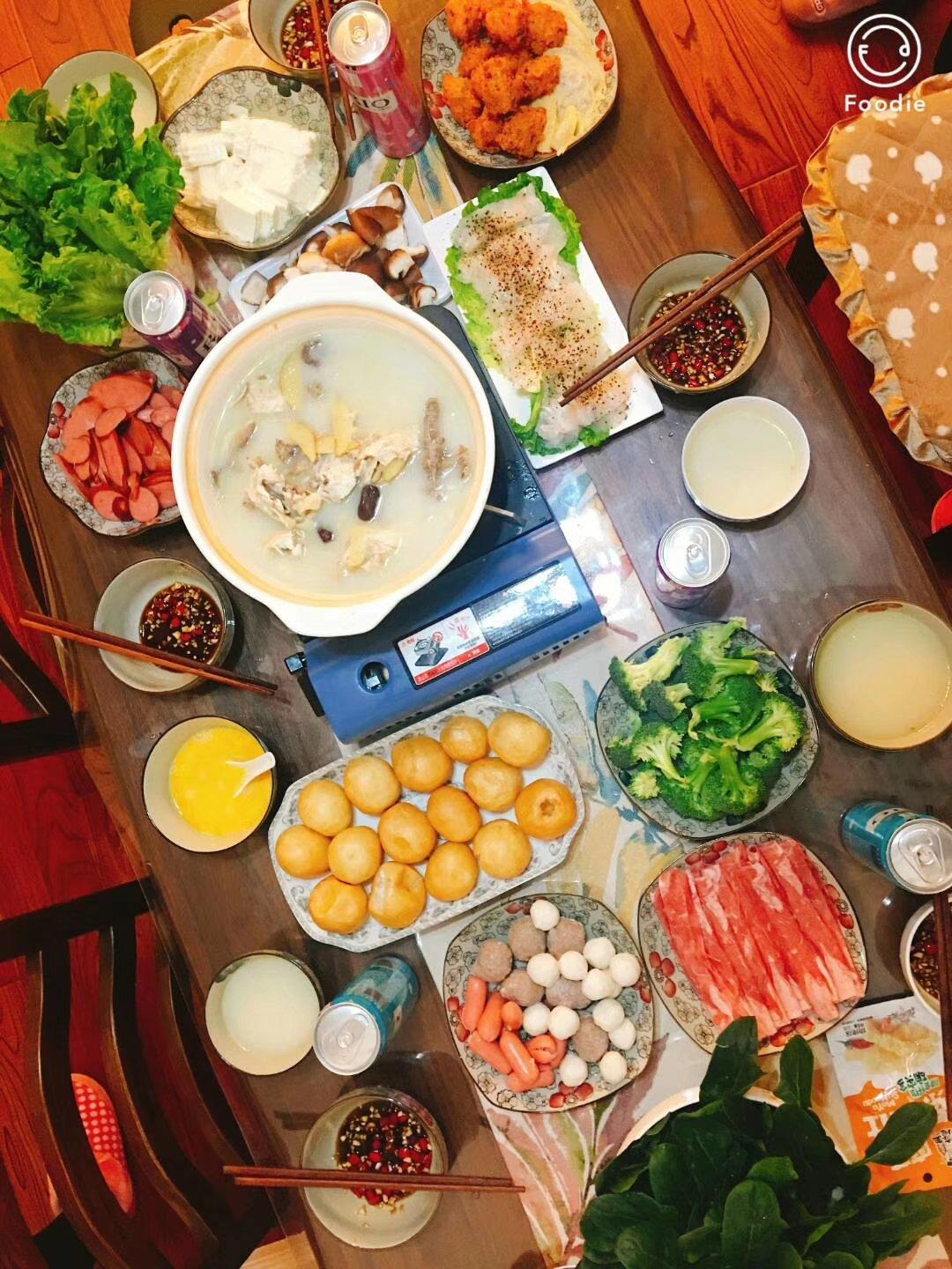 【猪肚鸡火锅】