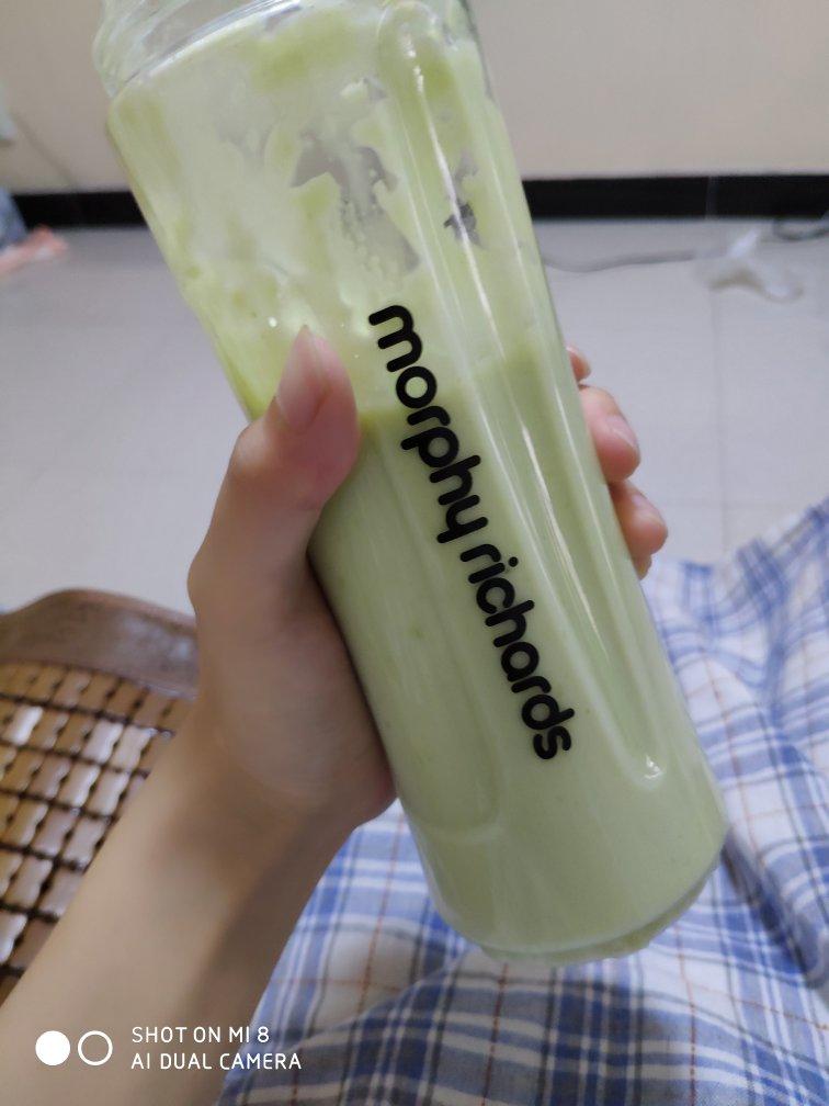 奶昔不用榨汁机=牛油果🥑+香蕉🍌+牛奶🥛