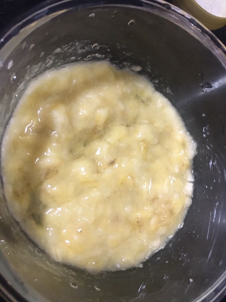 10分钟可以搞掂的椰子面粉香蕉蛋糕（无麸质，低碳水）的做法 步骤1