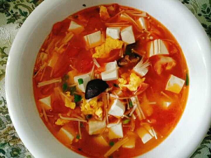 西红柿菌菇豆腐汤
