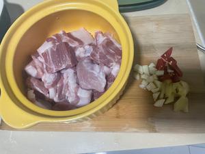 土豆焖肉的做法 步骤3