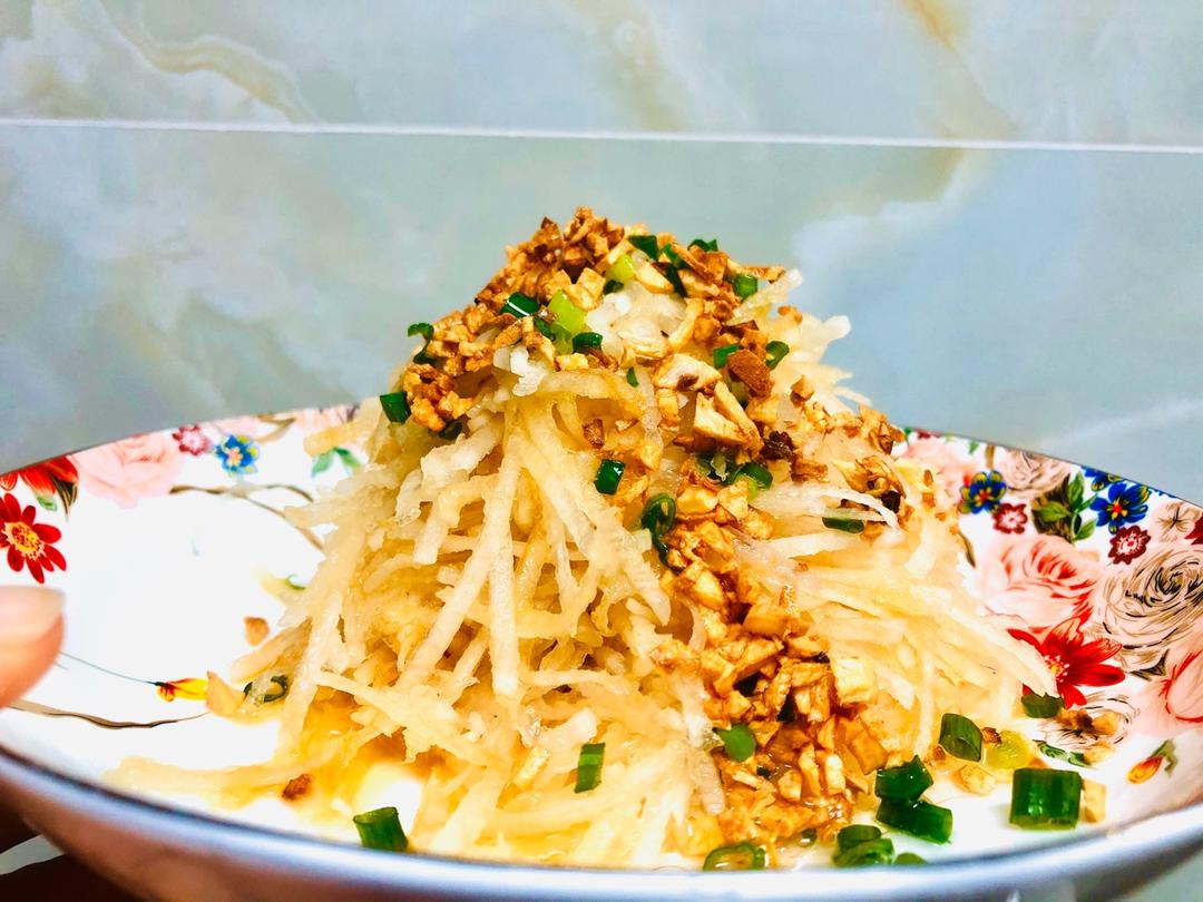 清爽的凉拌白萝卜丝