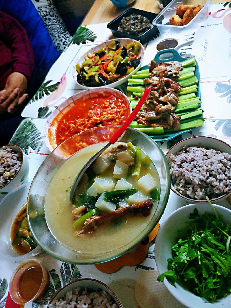 白萝卜煲鸭架汤