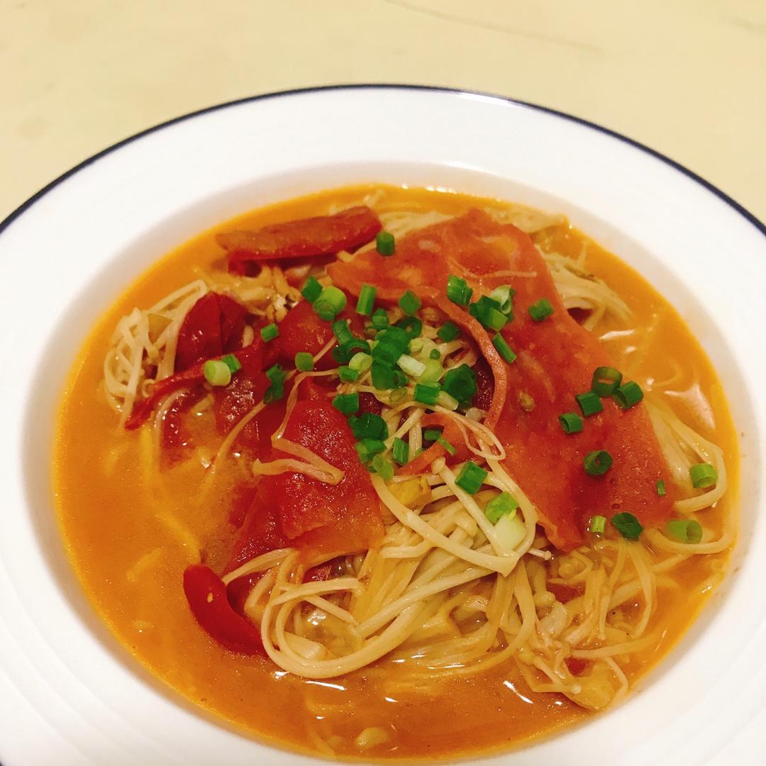 金针菇肥牛番茄锅