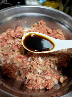 销魂的酸菜牛肉饺子馅的做法 步骤7