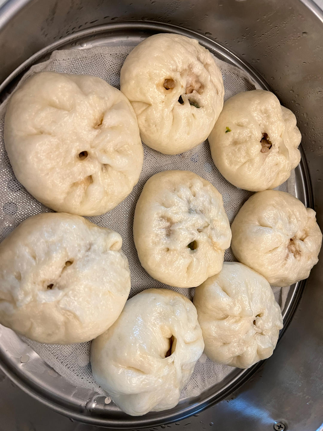 松软多汁的肉包子