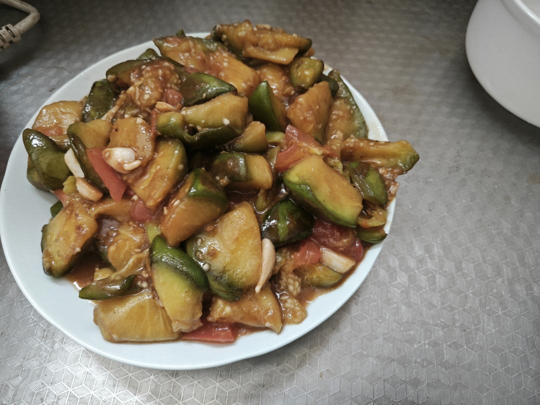 红烧茄子（佐西红柿尖椒）