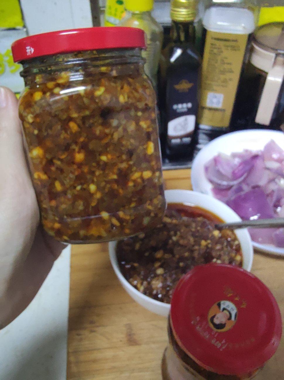 花生香菇肉辣椒酱