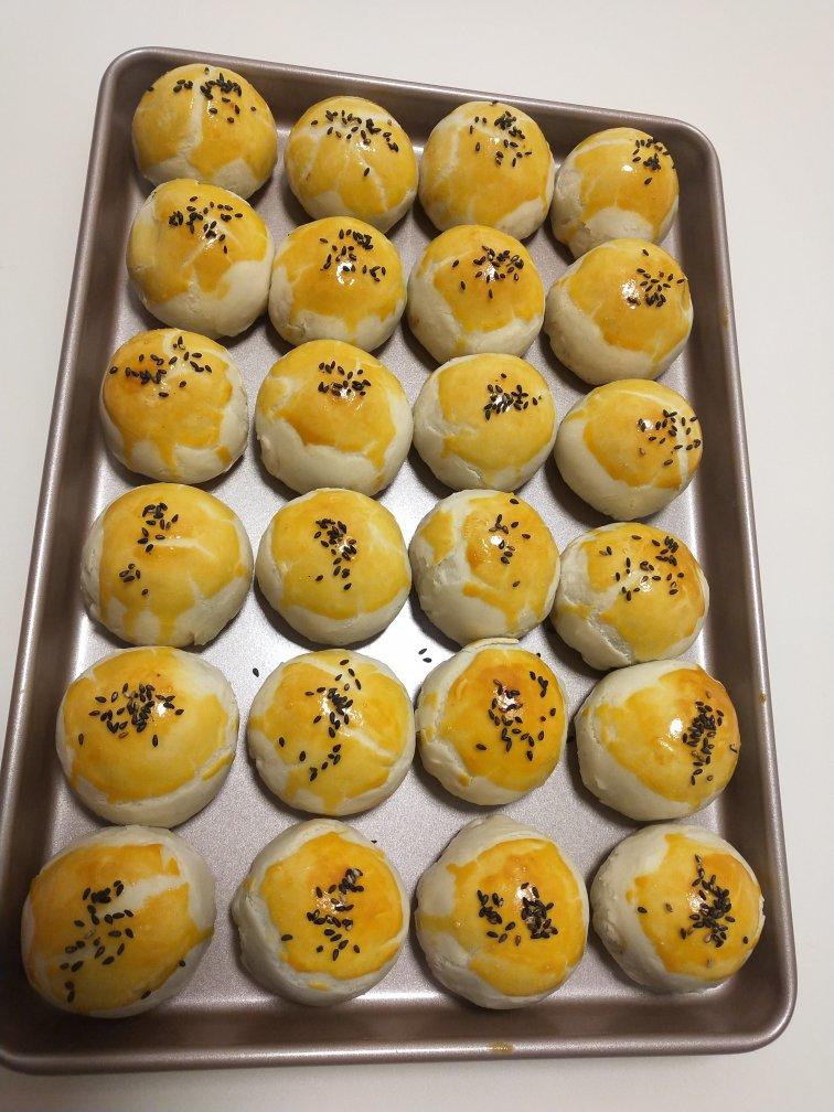 酥到掉渣的美味蛋黄酥