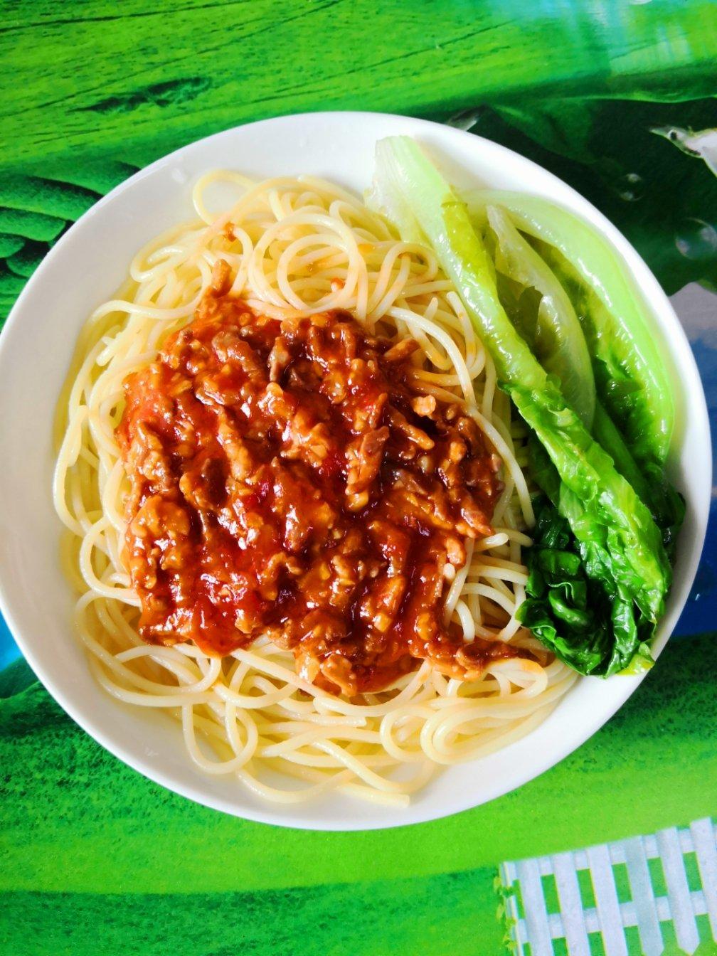 蕃茄蘑菇肉酱意大利面