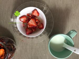 草莓🍓牛奶燕窝的做法 步骤2
