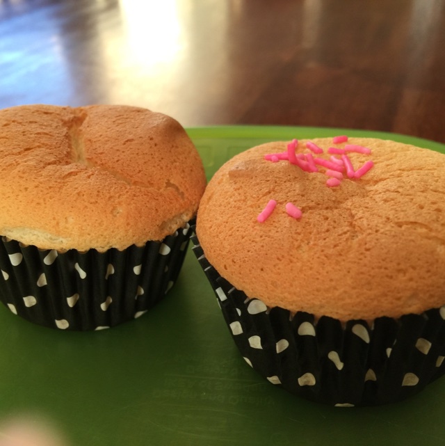 戚风杯子蛋糕^_^不开裂不回缩喔～