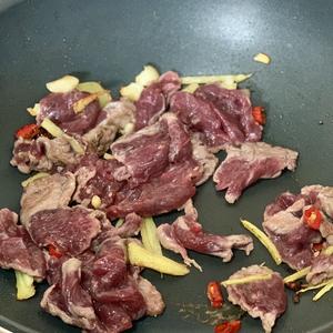 茭白炒牛肉的做法 步骤6