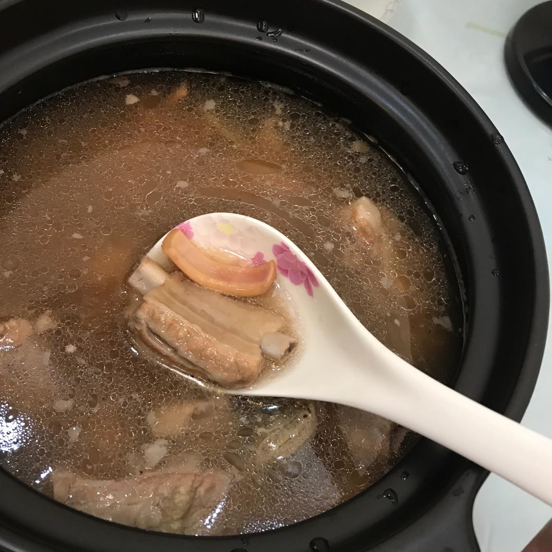 特别爱吃的李小姐做的排骨鱿鱼汤