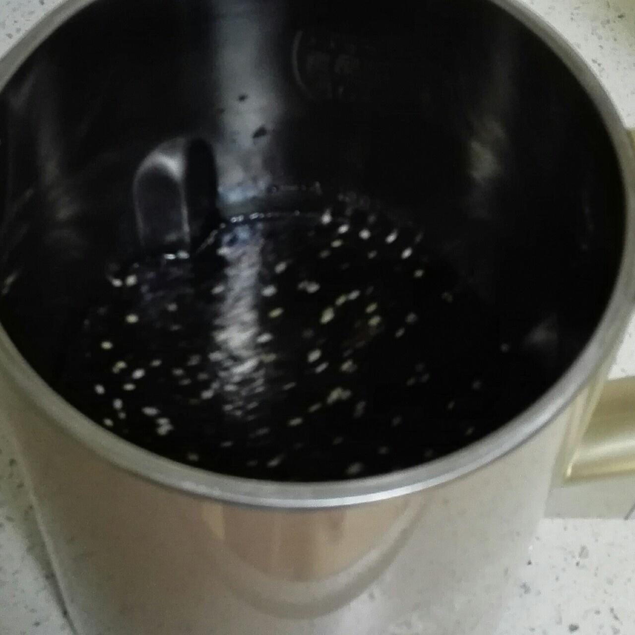 黑芝麻核桃杏仁糊（豆浆机版）的做法 步骤3