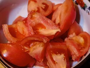 番茄炒圆白菜的做法 步骤1
