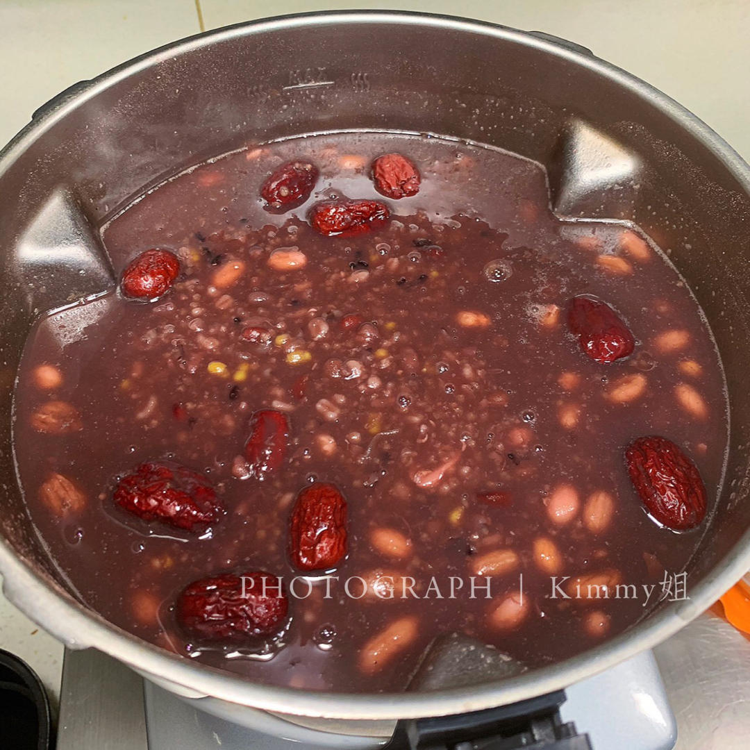 一大锅绵绵的八宝粥