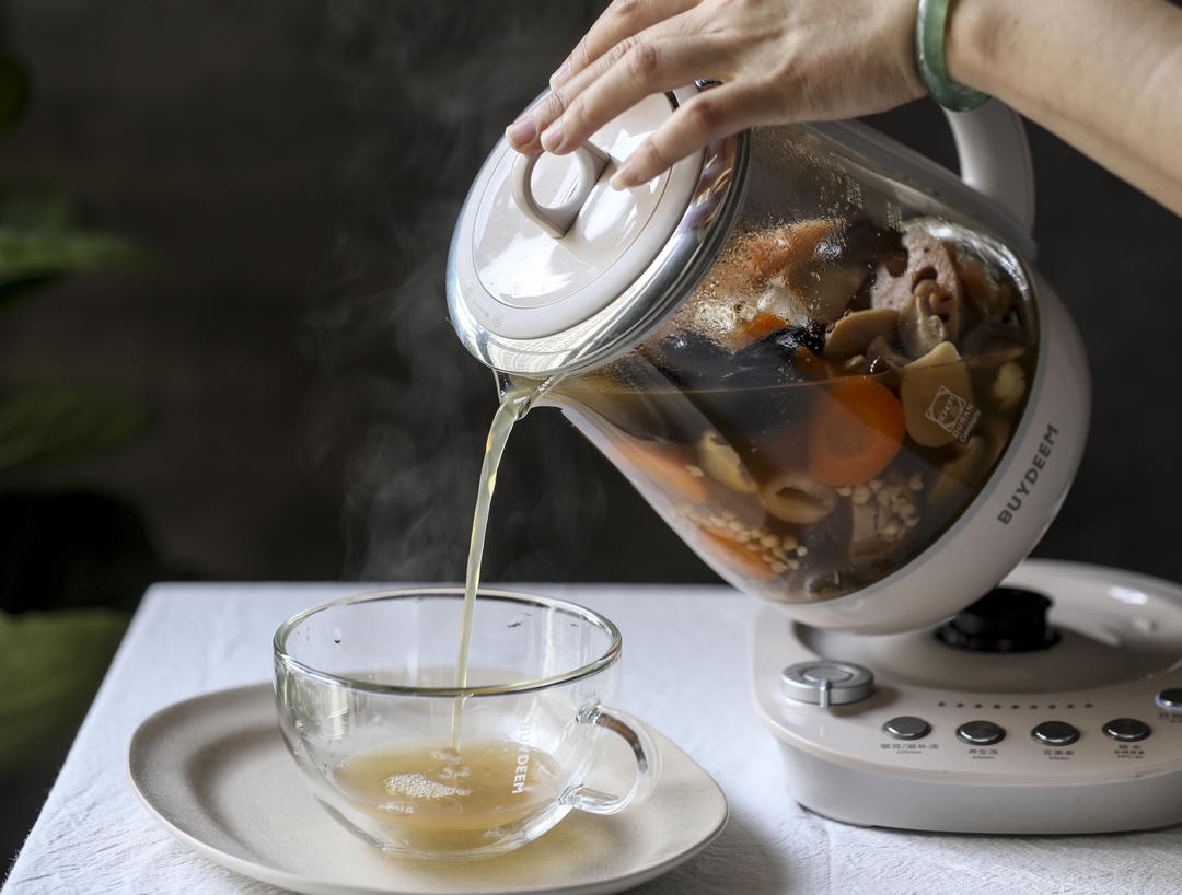 #北鼎养生壶食谱#【莲藕菌菇补血汤】的做法