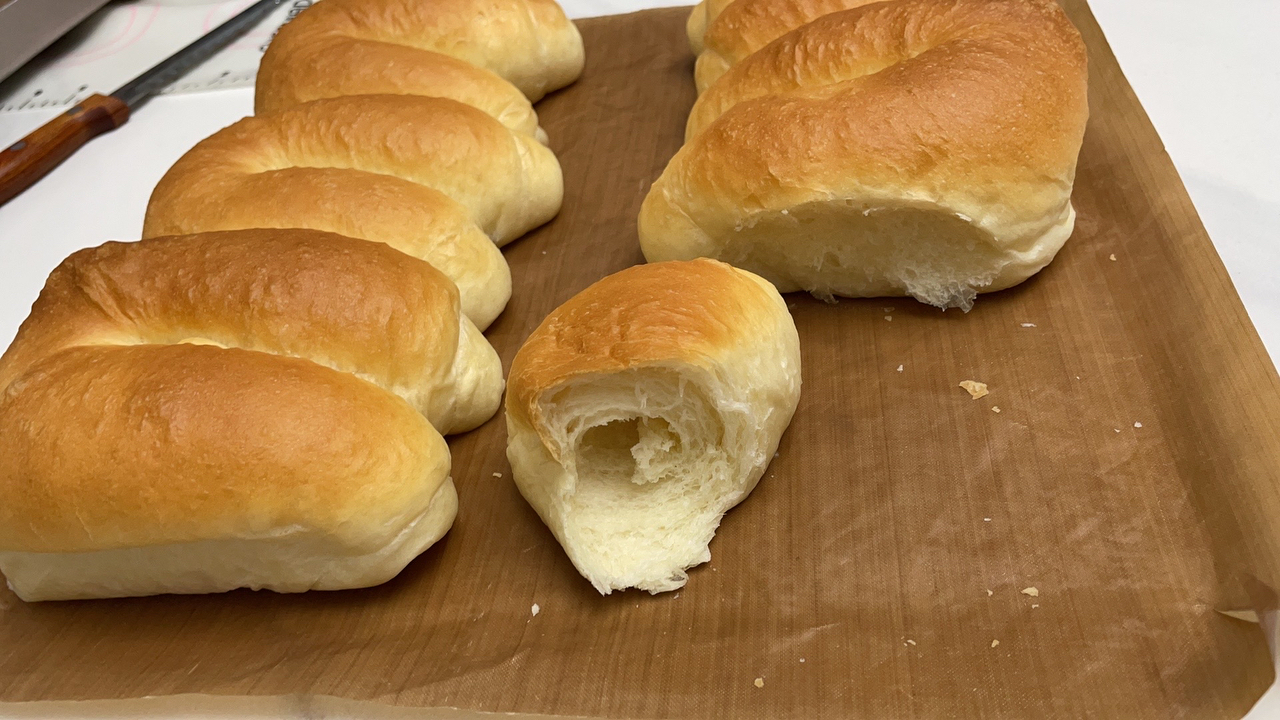 超快手揉餐包面包（水合法，后酵法）步骤详细（附揉面视频，不用摔面）