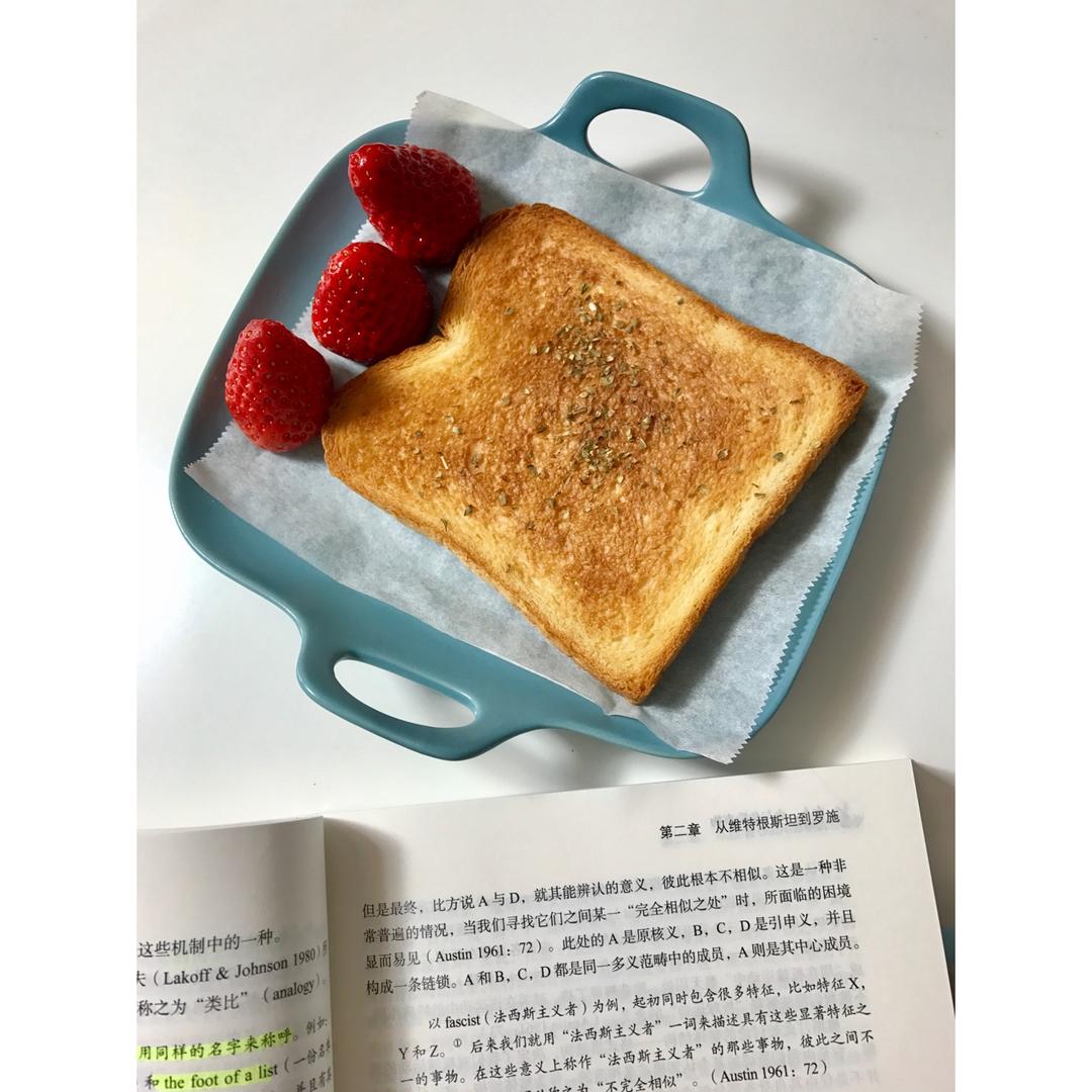 烤蜂蜜味的面包片