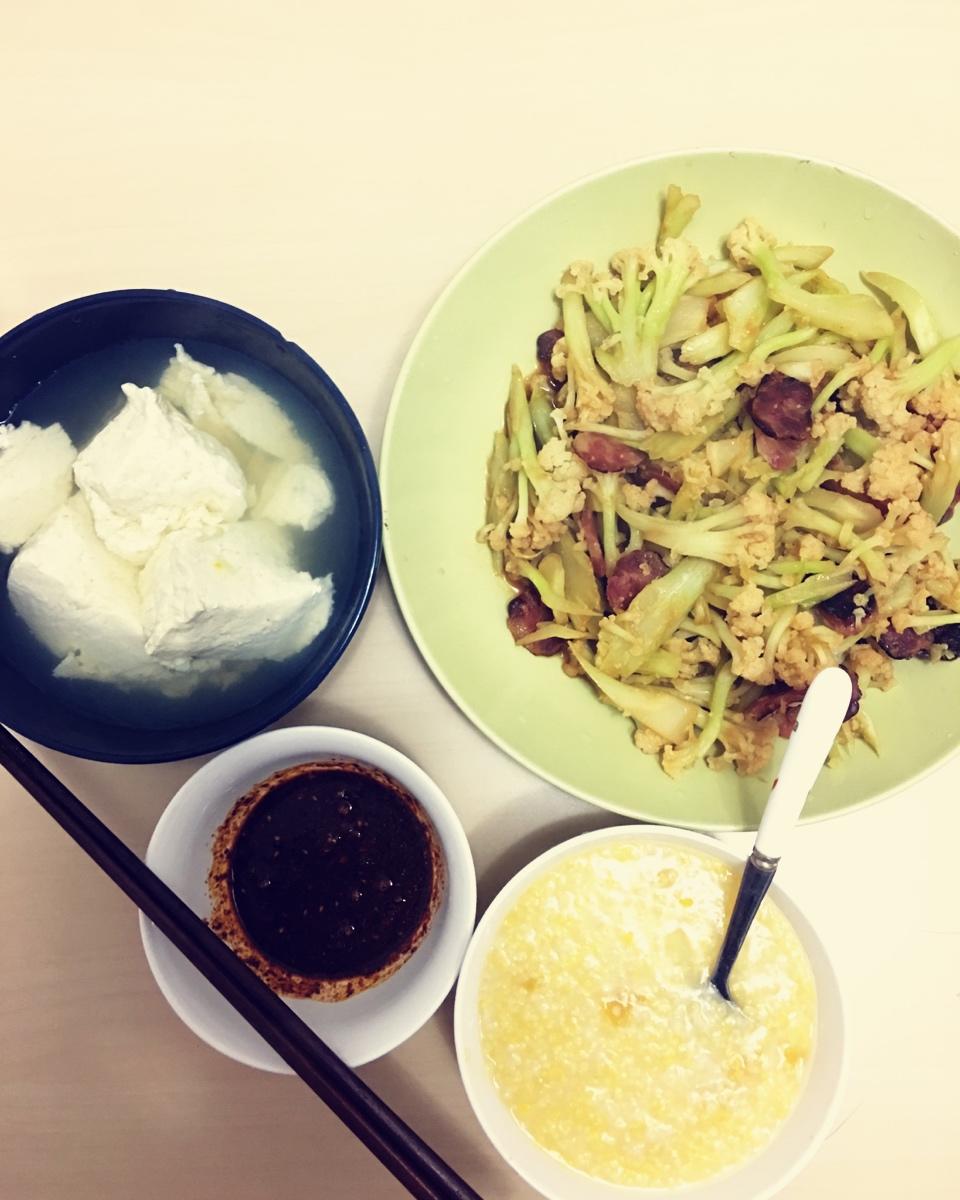 腊肠炒菜花