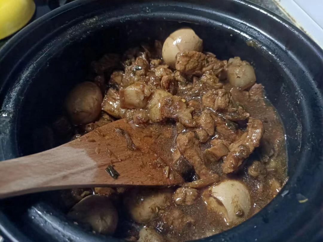 洋葱酥卤肉饭