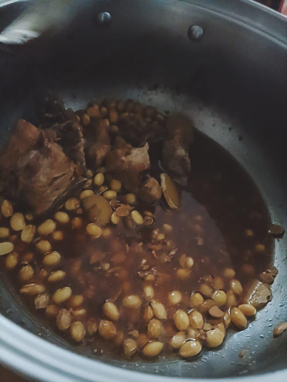 超简单味道棒棒哒的 黄豆焖排骨