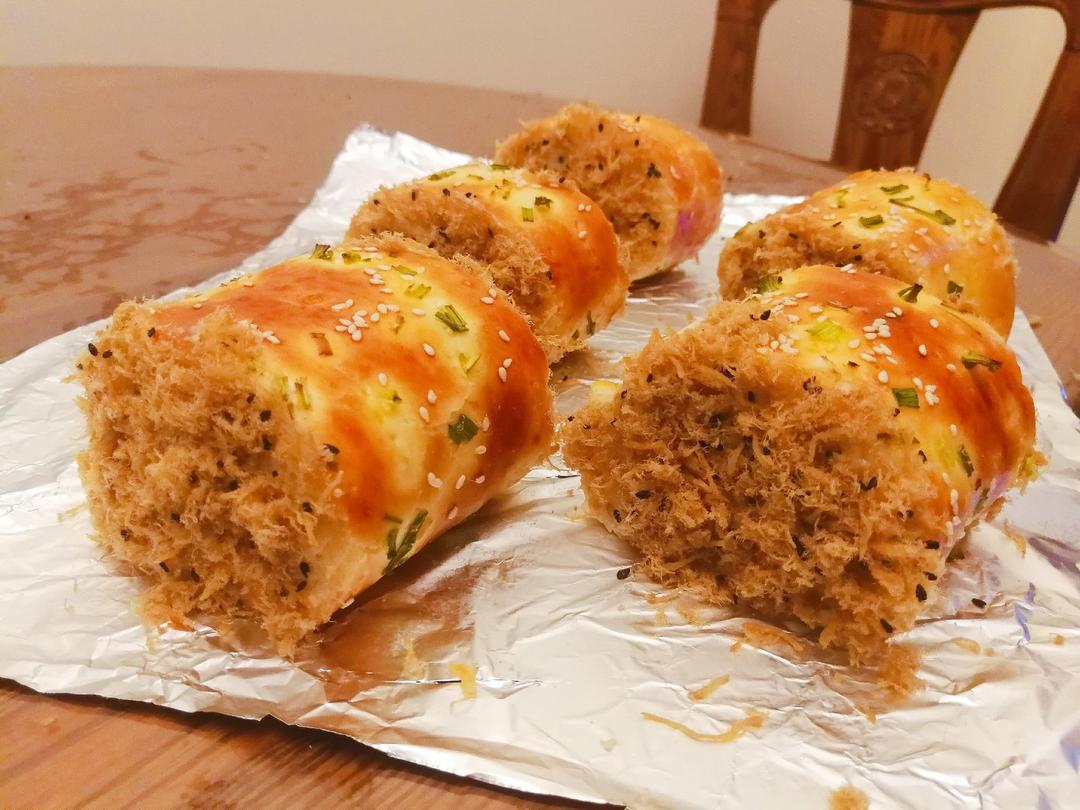 滚雷英雄么么哒做的肉松面包卷