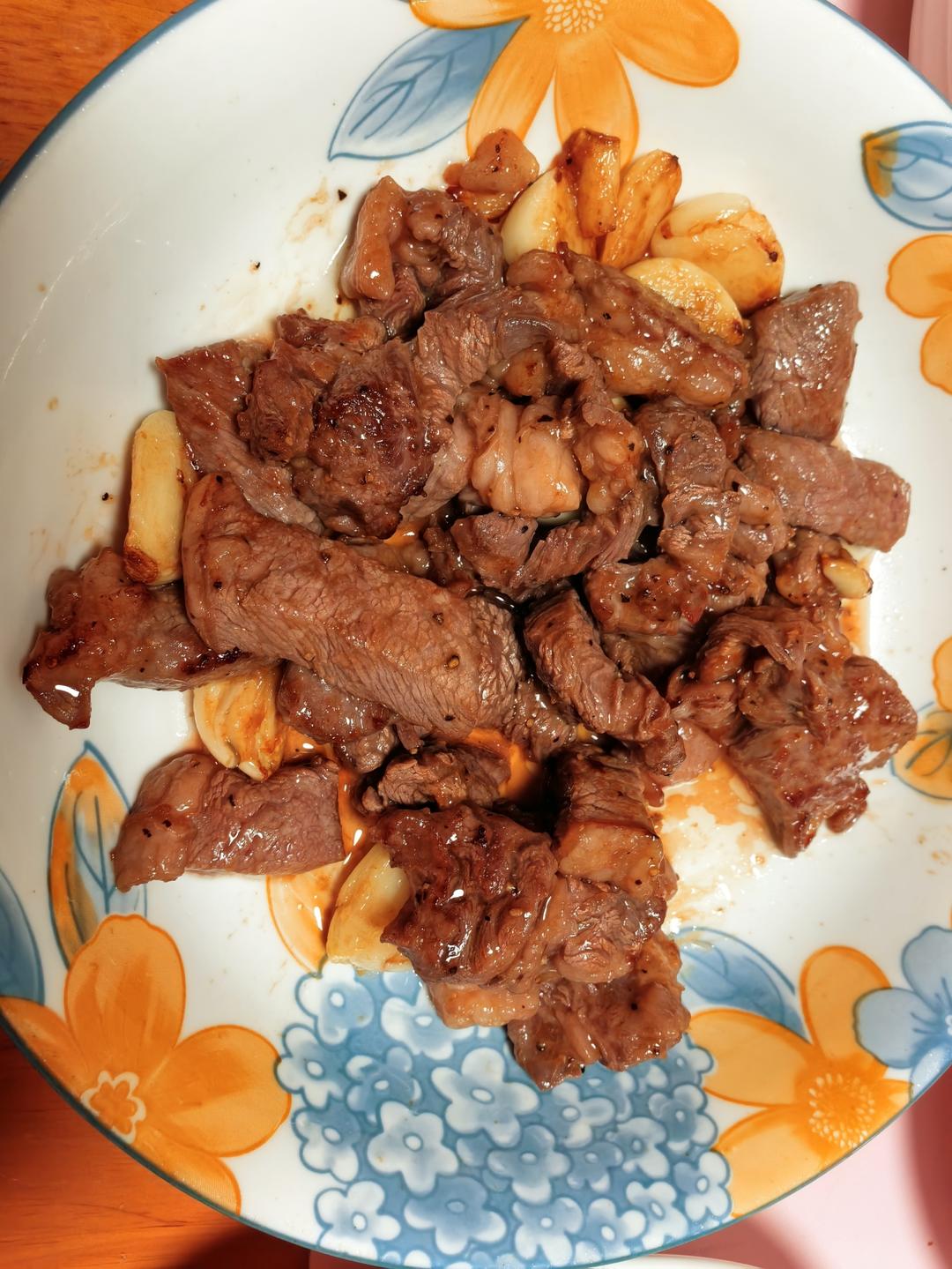 黑胡椒金蒜牛肉粒