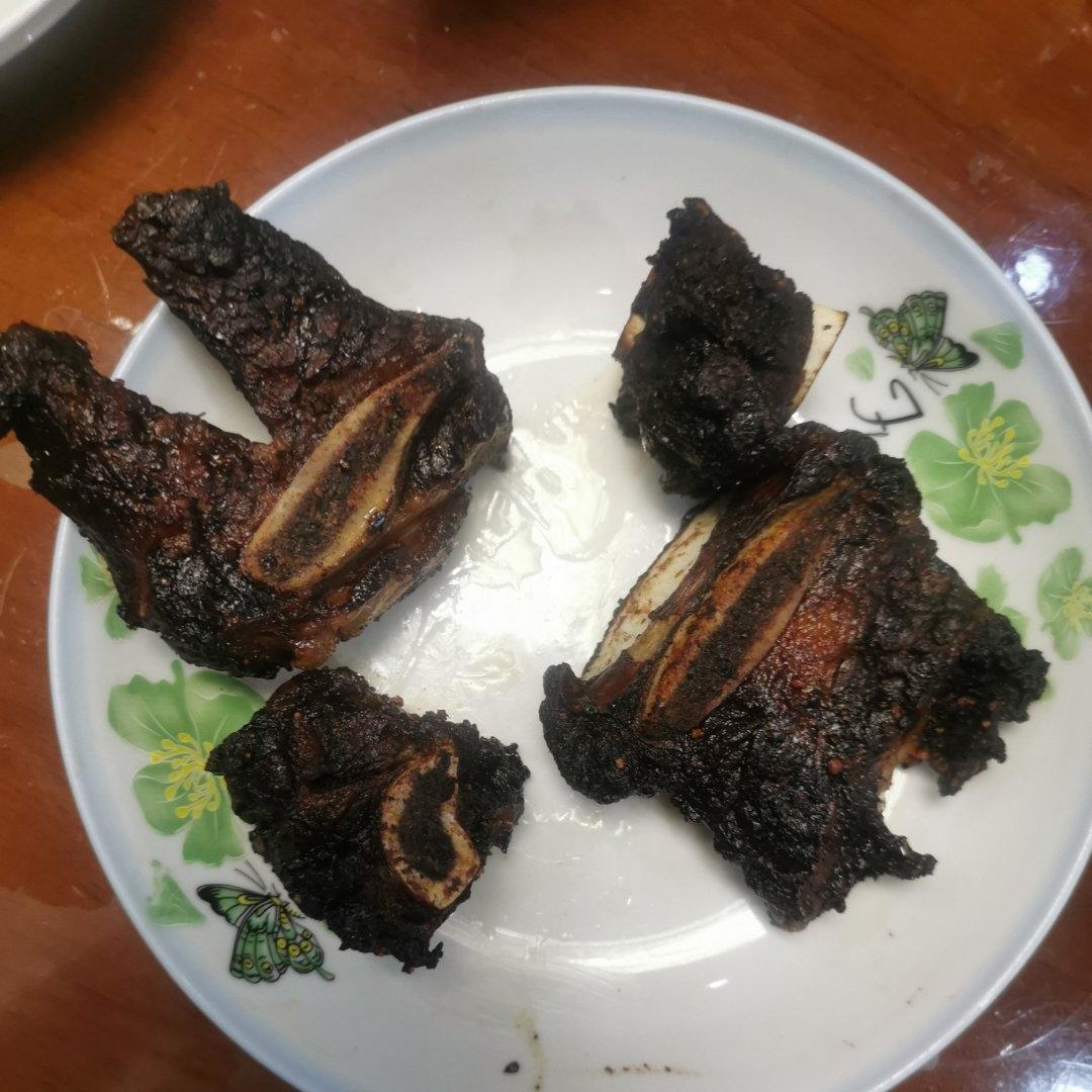 外焦里嫩！好吃到舔手指的蒜香烤排骨