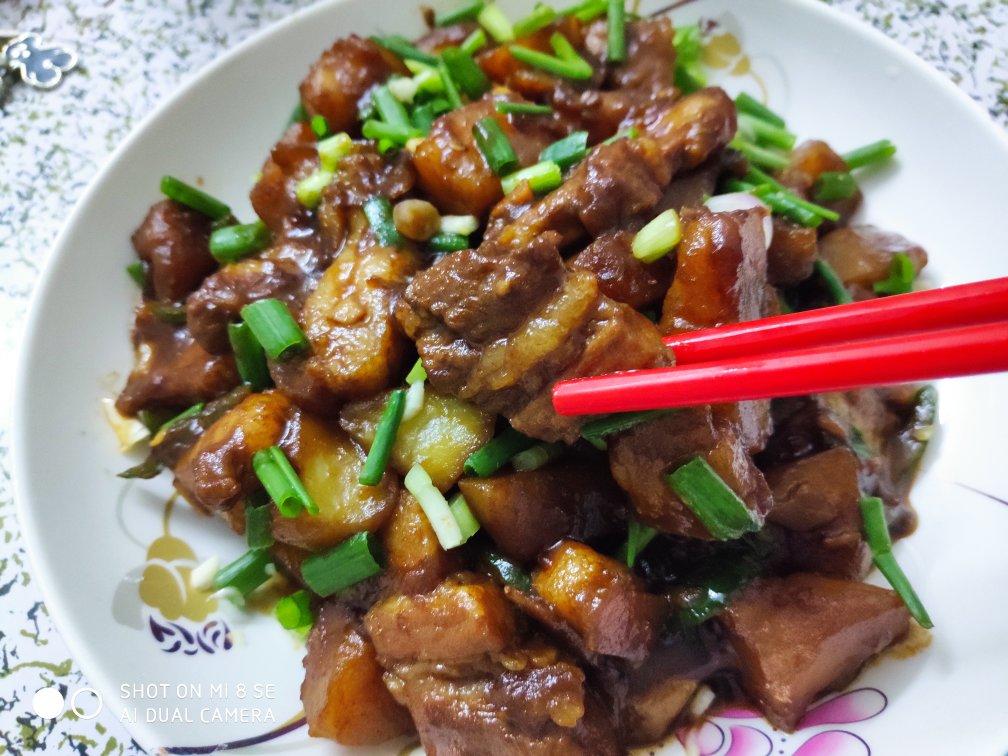 红烧肉炖土豆