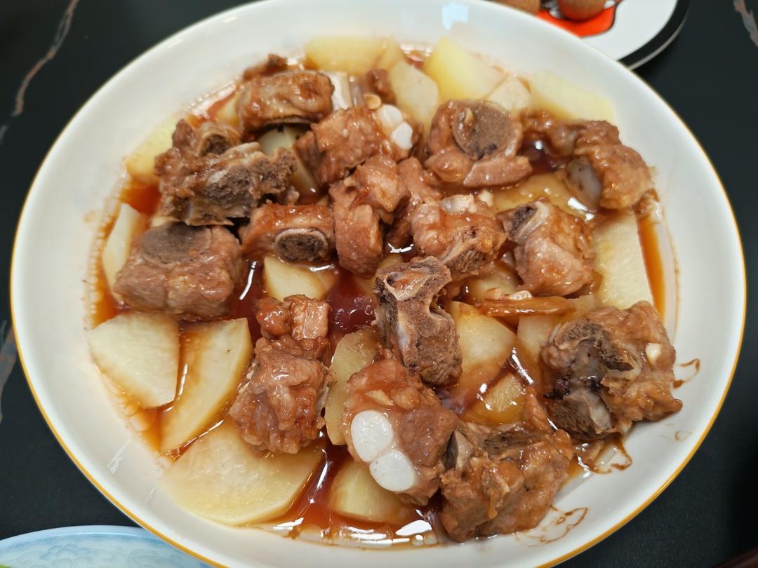 香酥排骨蒸土豆
