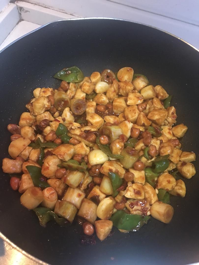 〈宫保鸡丁〉，小时候最爱的菜之一，郫县豆瓣酱版。欣小厨 😉
