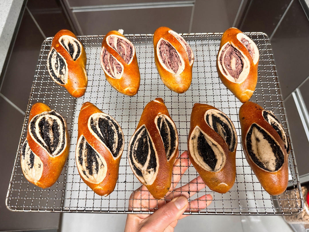 黑芝麻全麦碱水面包