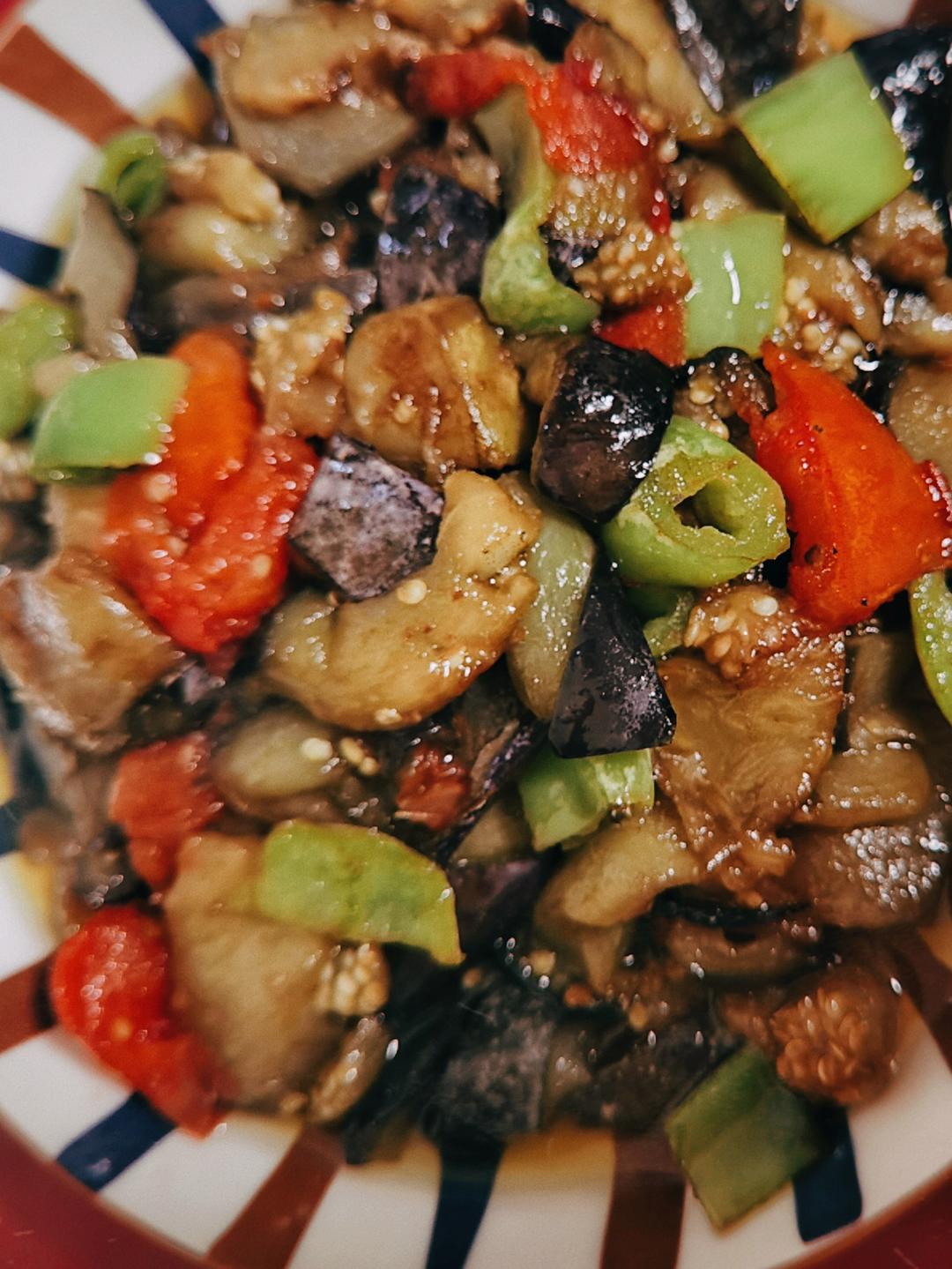 红烧茄子（佐西红柿尖椒）