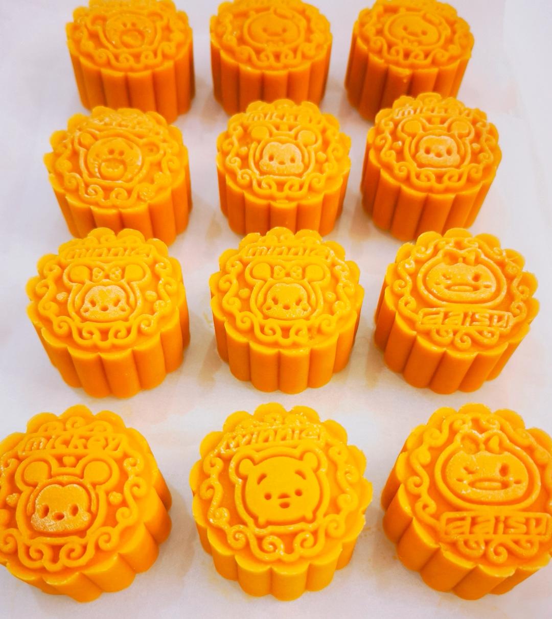 💃奶黄流心月饼——这是可以让你坐稳朋友圈厨霸位置的月饼🥮，没人点赞算我输👎