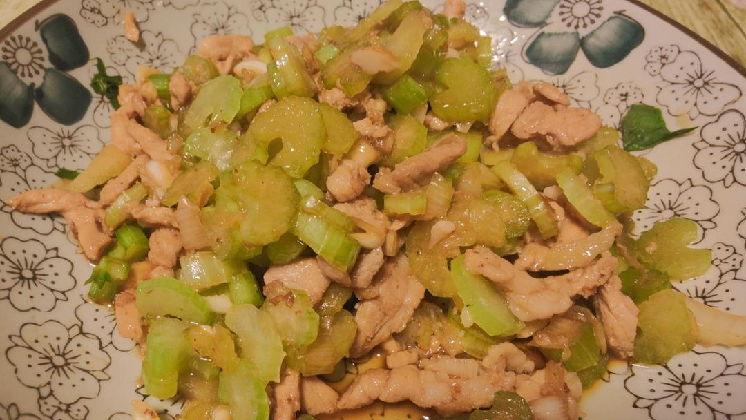香芹炒肉家常下饭菜！