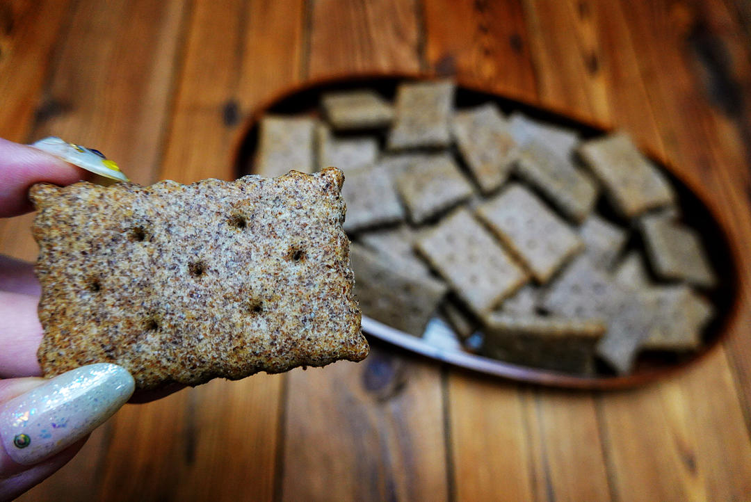 黑全麦饼干（100%黑全麦）