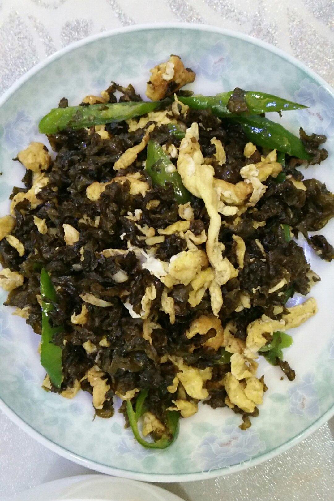 麦啦做的地皮菜炒鸡蛋