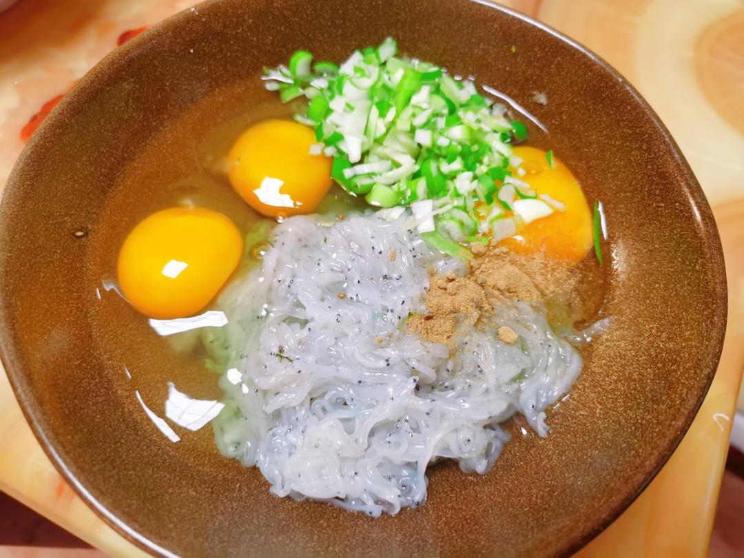 面条鱼煎蛋