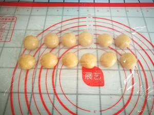 广式月饼☘️=蛋黄豆沙馅的做法 步骤10