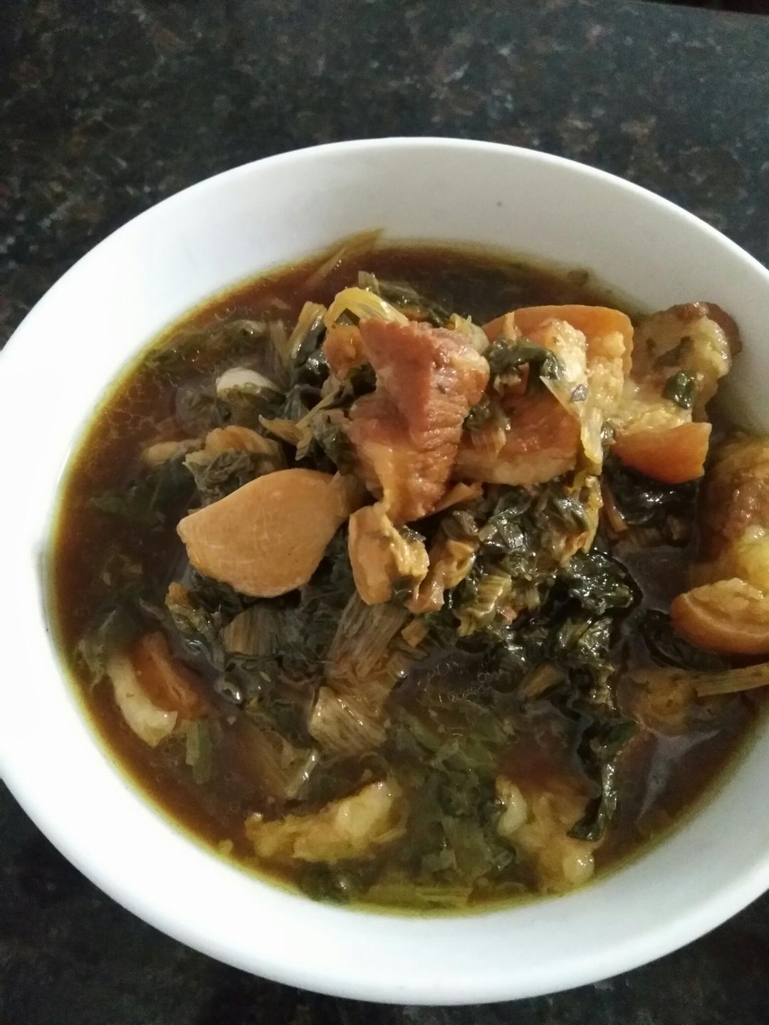 菜干焖五花肉