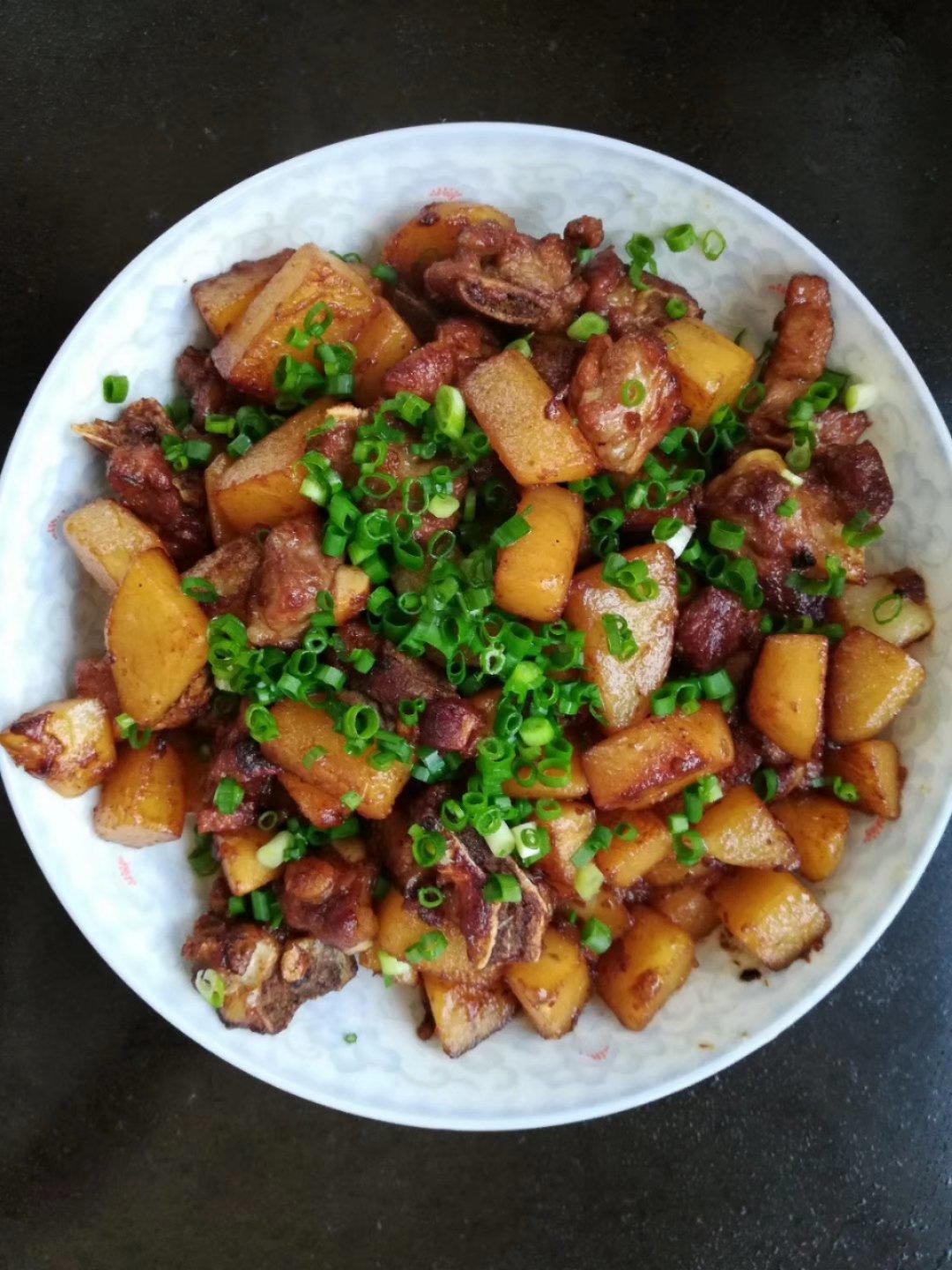 土豆烧排骨