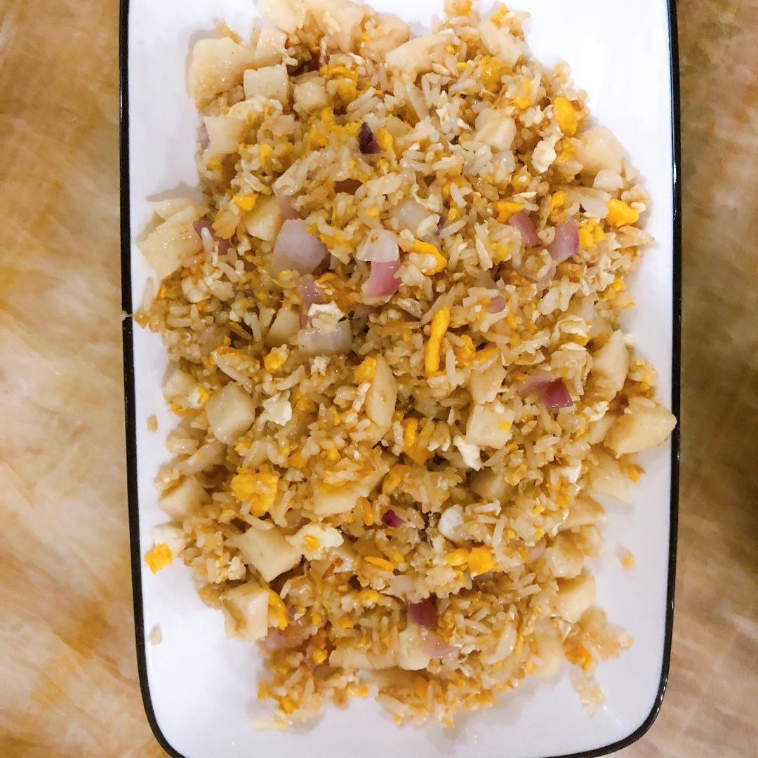厨师长教你：“酱油炒饭”的家常做法，里面满满的小技巧，很受用