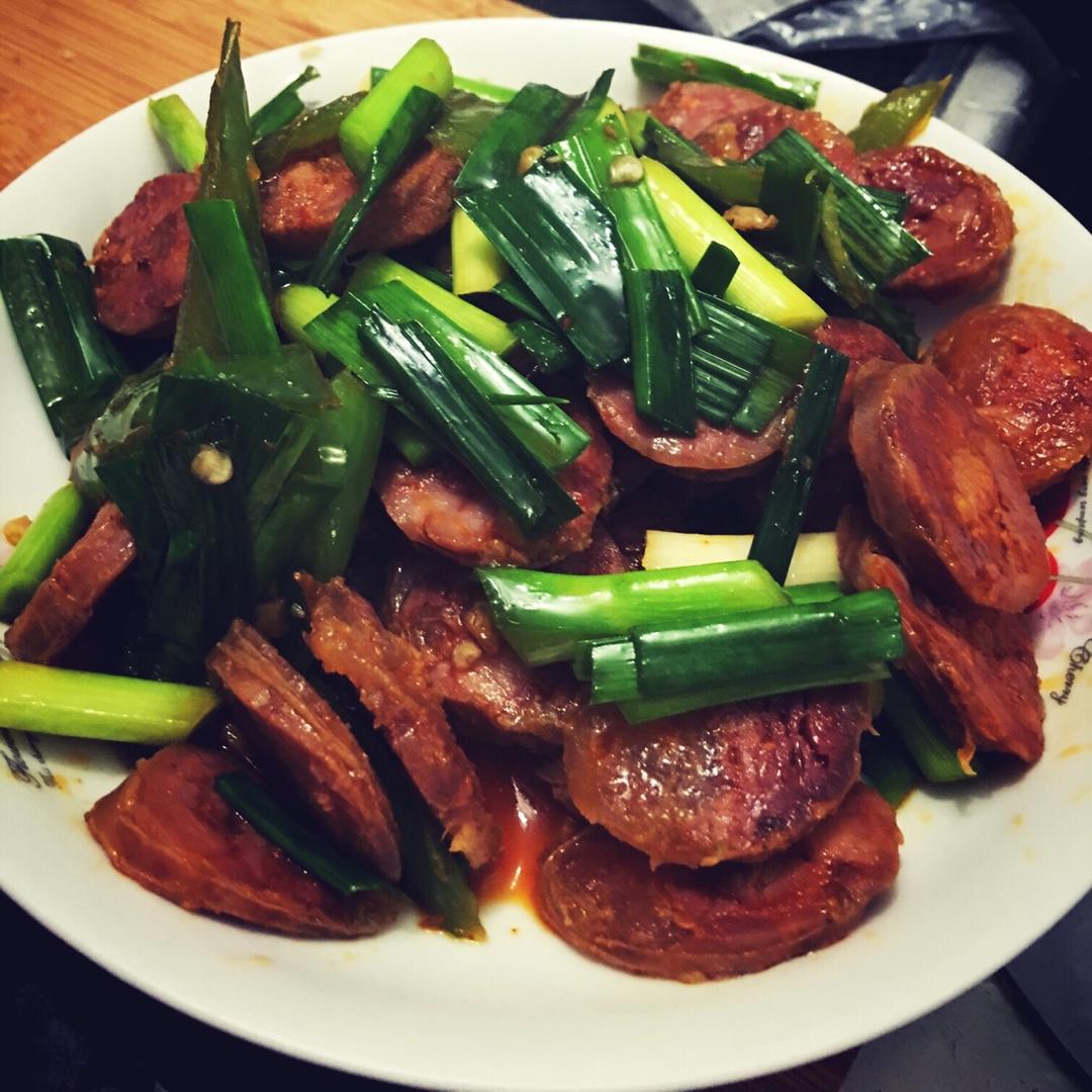 吴弯弯做的蒜苗炒香肠